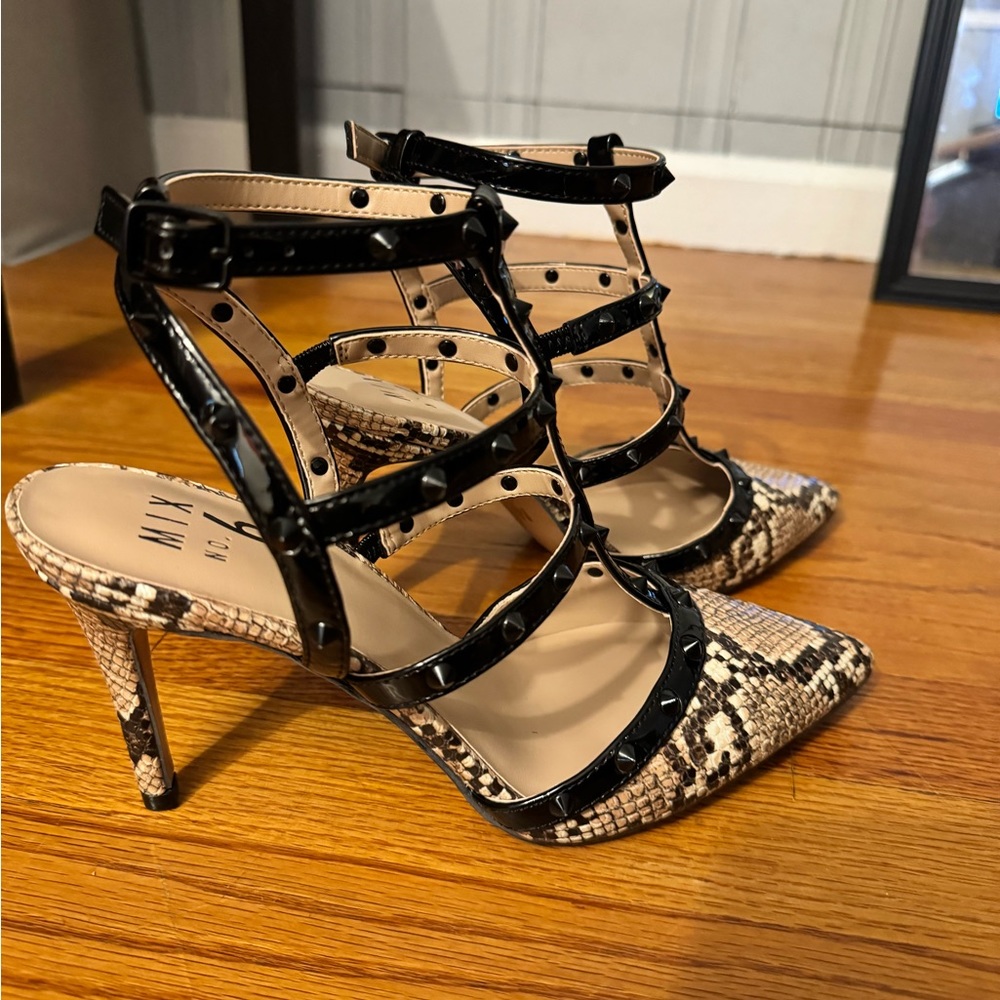 New in box Mix No. 6 snake print heels size 7.5